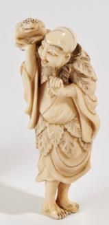 null JAPON - Epoque EDO (1603 - 1868)
Netsuke en ivoire à patine jaune, gamma sennin...