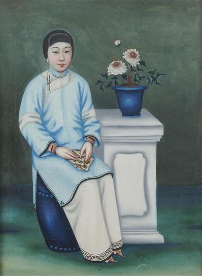 null CHINE - Vers 1900 

Deux huiles, portraits de deux jeunes femmes assises sur...