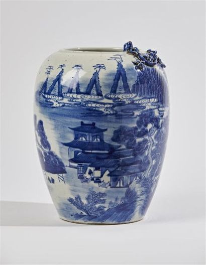 null CHINE
Vase ovoïde en porcelaine à décor en bleu sous couverte d'un paysage lacustre...