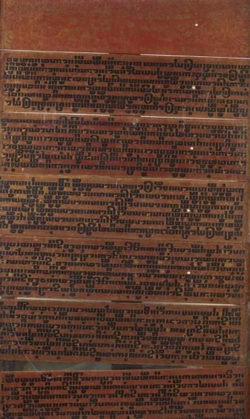 null BIRMANIE - XIXe siècle
Livre de prière en pali en laque rouge et or, les couvertures...
