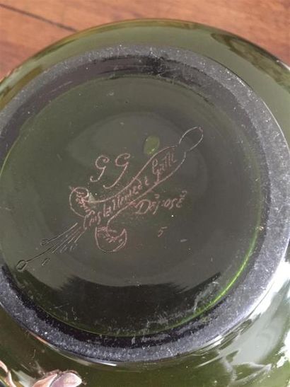null CRISTALLERIE de GALLE
Vase boule à large col quadrilobé en verre teinté vert...