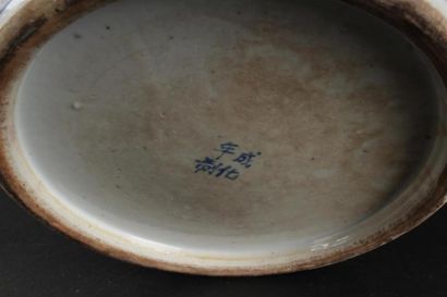 null CHINE - Importante jatte à punch en porcelaine à décor en bleu et orange de...