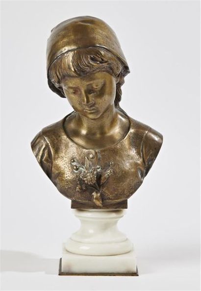 null D'après Mathurin MOREAU (1822-1912) 
Buste de paysanne 
Epreuve en bronze à...