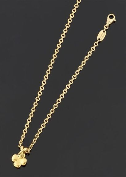 null CHAUMET, Paris.
Collier articulé en or jaune 750°/oo, les maillons ronds et...