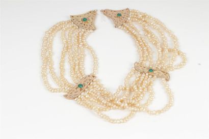 null LOT DE BIJOUX comprenant : colliers de perles de culture teintées, perles d'imitation,...