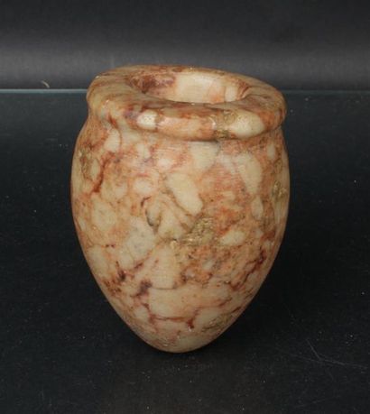 null PETIT VASE ovoïde en pierre. 
Egypte Ancienne. 
H. 8.5 cm