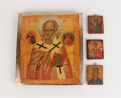 null * ENSEMBLE de quatre ICONES russes à décor du Christ et de Saints, peintes sur...