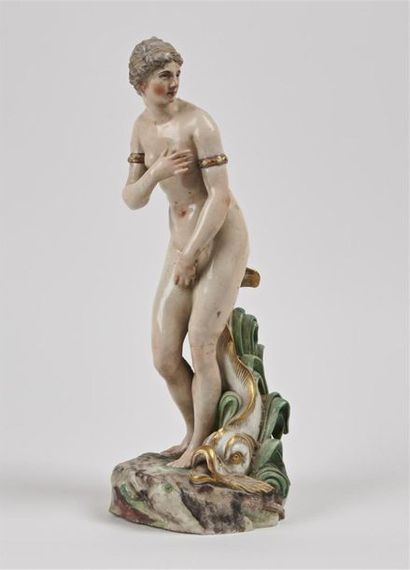 null Ludwigsburg
Statuette en porcelaine représentant Vénus sortant du bain accompagnée...