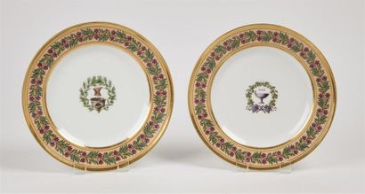 null Sèvres
Deux assiettes en porcelaine à décor polychrome d'attributs des repas...