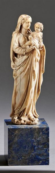 null Ecole française vers 1800
Vierge à l'Enfant
Statuette en ivoire sculpté
H. :...