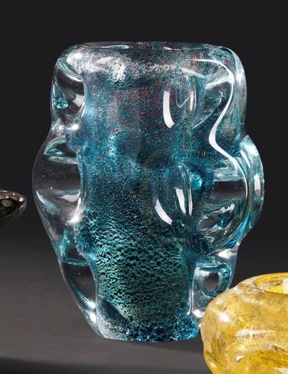null André THURET (1898-1965)
Vase à corps ovoïde latéralement bagué et cabossé....