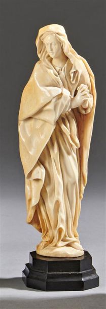 null ECOLE FRANCAISE vers 1900
Vierge du calvaire
Statuette en ivoire sculpté
H....