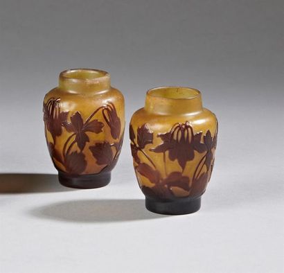 null GALLE
Deux vases miniatures au modèle à corps ovoïde épaulé. Épreuve en verre...