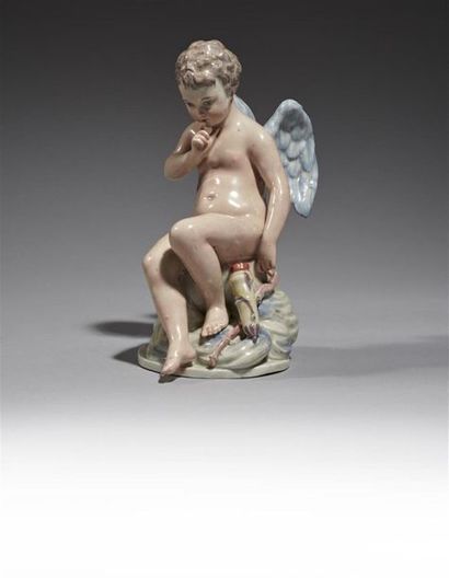 null STRASBOURG
Statuette en porcelaine représentant l'amour Falconet d'après le...