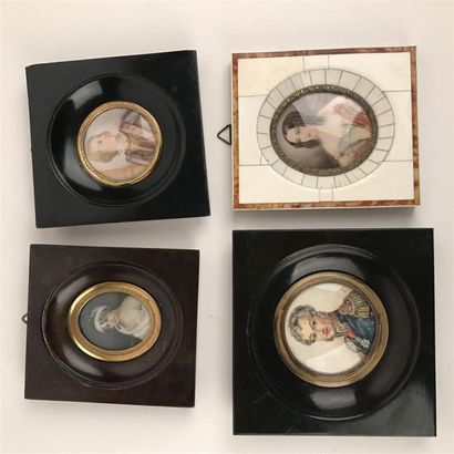 null LOT de quatre miniatures présentant des portraits
XIXe et XXe siècles