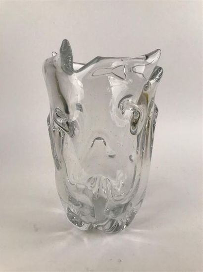 null SCHNEIDER : Vase oblong en verre à bordure contournée, la matière incrustée...