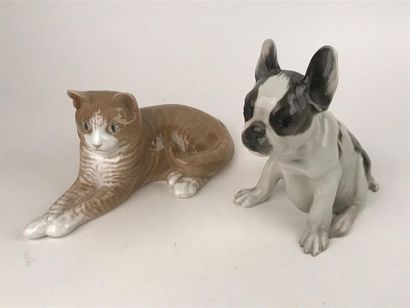 null ROYAL COPENHAGUE & ROSENTHAL 
Chat et chien en porcelaine polychrome, traités...