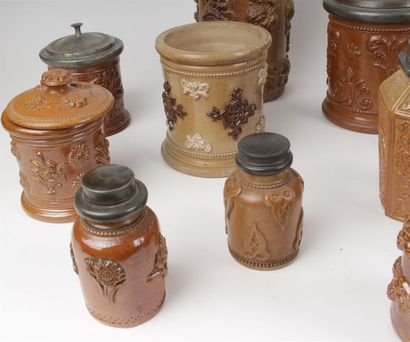null Quarante pots à tabac du Beauvaisis en grès brun salé à décor floral ou géométrique....