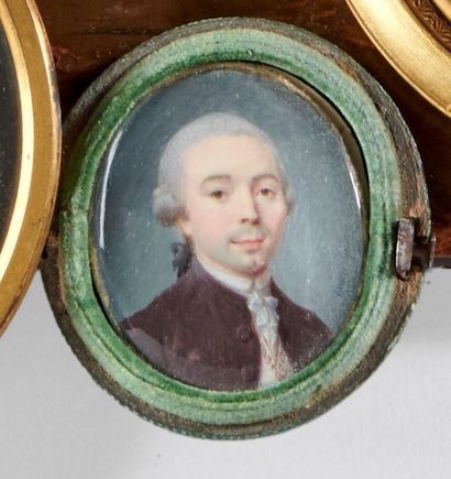 null ECOLE FRANCAISE du début du XIXe siècle 
Portrait d'homme en habit marron
Miniature...