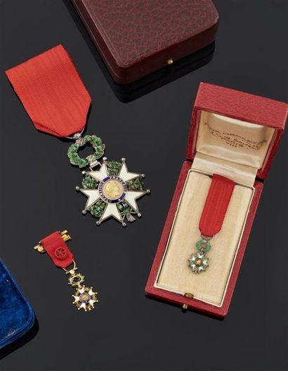 null Ordre de la Légion d'honneur, lot de trois : une étoile de chevalier du modèle...