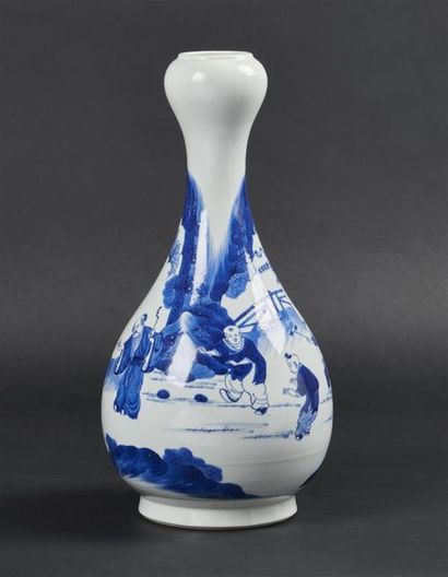 null CHINE
Vase gousse d'ail en porcelaine à décor en bleu sous couverte de Chinois...