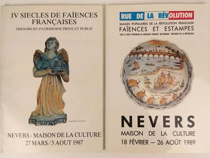 null ENSEMBLE DE DEUX VOLUMES sur la faïence de Nevers : 
- Quatre siècles de faïences...