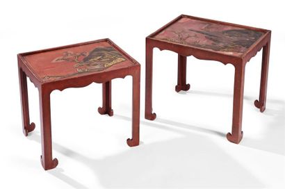 null CHINE - XIXe siècle
Deux sellettes rectangulaires en bois laqué rouge et or...