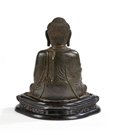 null CHINE - Epoque MING (1368 - 1644)
Statuette de bouddha de la médecine en bronze...