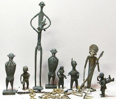 null QUATRE FIGURINES en bronze de la tribu des Kutia Kondh Bibl. : M. Postel & Z....