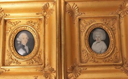 null ECOLE du XVIIIème siècle. Deux miniatures ovales : Portraits d'homme et de femme...