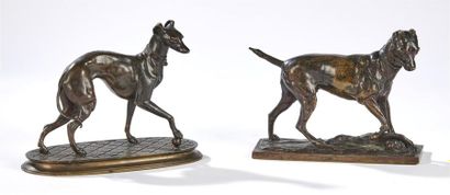 null ECOLE de la fin du XIXe siècle 
Deux sujets canins en bronze, l'un signé Jacques...
