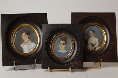 null ECOLE FRANCAISE du XIXème siècle
Trois miniatures ovales: Portrait de jeune...