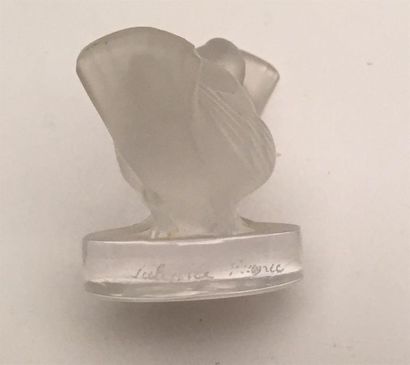 null LALIQUE France 
Sujet en cristal représentant deux colombes 
Egrenures 
H. 4...