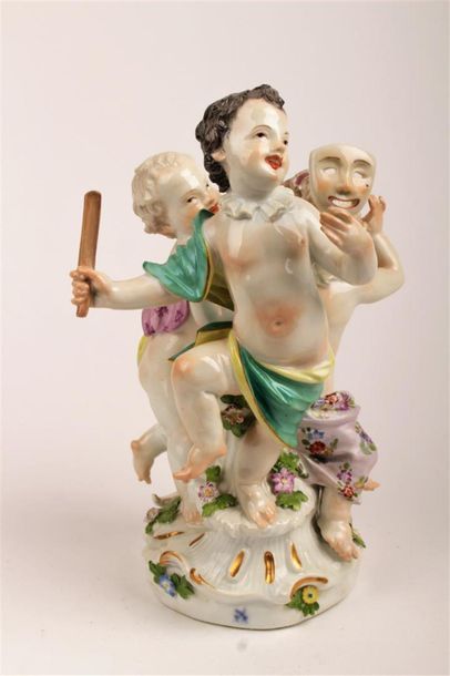 null MEISSEN
Groupe à trois figures en porcelaine représentant trois enfants assis...