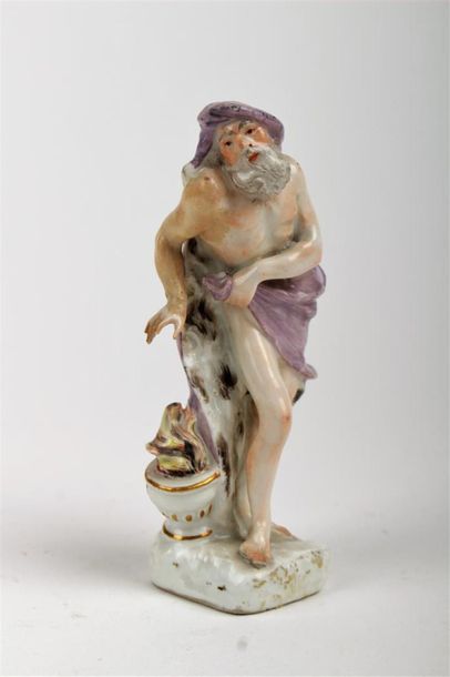 null MEISSEN
Statuette en porcelaine représentant une figure allégorie de l'Hiver,...