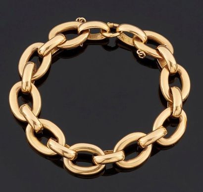 null Bracelet articulé en or jaune 750 millièmes, les maillons de forme ovale. (Usures)
Poids...