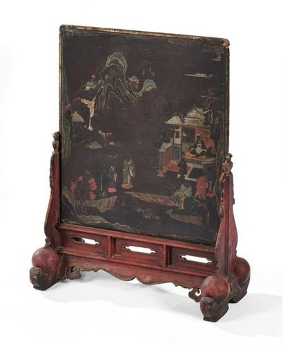 null CHINE - XIXe siècle
Ecran en bois sculpté laqué noir à décor en laque or, rouge,...
