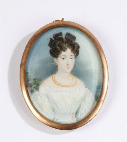 null ECOLE FRANCAISE du XIXe siècle 
Portrait de femme avec un collier en robe blanche...