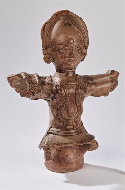 null INDE, style du XVIIème siècle
Statuette en terre cuite
les bras tendus, portant...