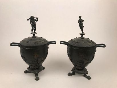 null D'après Auguste Nicolas CAIN (1821-1894) 
Paire de vases couverts en bronze...