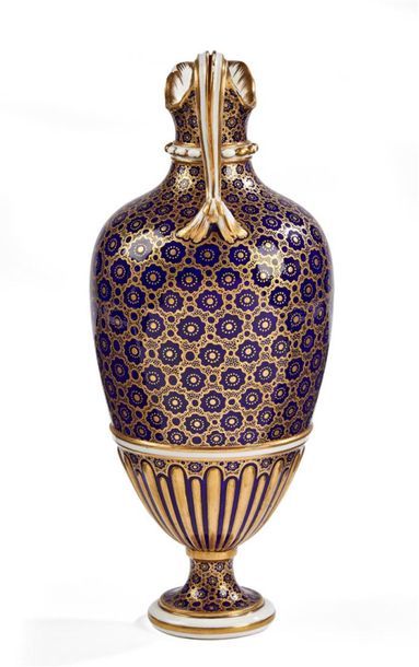 null Sèvres
Vase nommé vase buire ou vase en burette en porcelaine tendre, de la...
