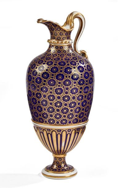 null Sèvres
Vase nommé vase buire ou vase en burette en porcelaine tendre, de la...