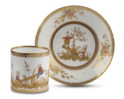 null Sèvres
Gobelet litron et sa soucoupe en porcelaine dure de la troisième grandeur...