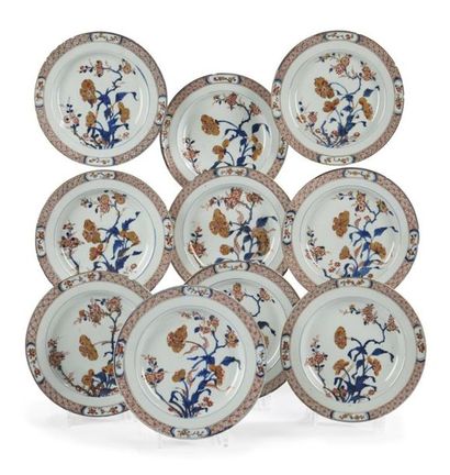 null Chine 
Suite de dix assiettes en porcelaine à décor bleu, rouge et or dit Imari...