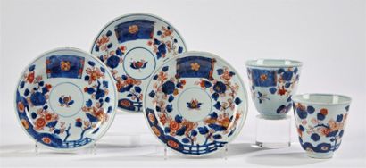 null Chine
Six gobelets et quatre soucoupes en porcelaine à décor bleu, rouge et...