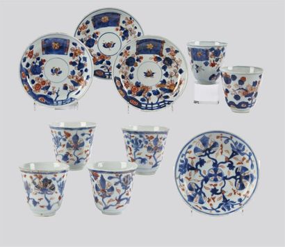null Chine
Six gobelets et quatre soucoupes en porcelaine à décor bleu, rouge et...