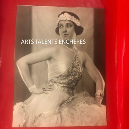 null NICKOLAS MURAY

Portraits de Florence Walton c.1920 au théâtre Marigny. 3 épreuves...
