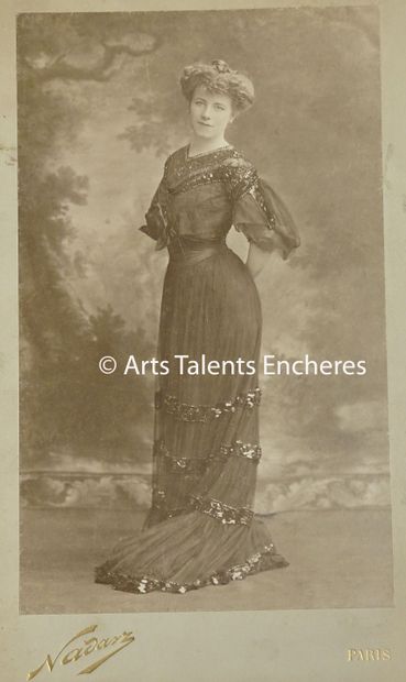 null NADAR

"Portrait dune comédienne " au théâtre de l'Athénée c 1910. Epreuve argentique...