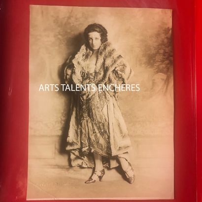 null NICKOLAS MURAY

Portraits de Florence Walton c.1920 au théâtre Marigny. 3 épreuves...