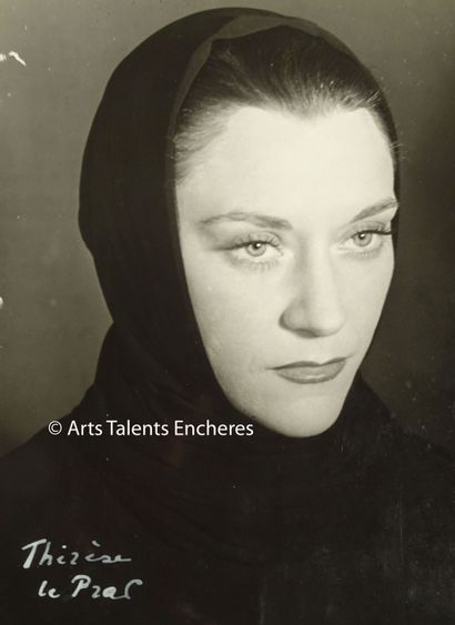 null LE PRAT Thérése

Portrait de Maria Casarés c.1950. Epreuve argentique d'époque,...